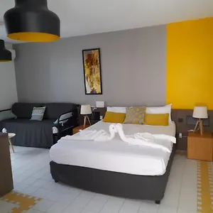 25 M Manganao Joela 4 Personnes Avec Machine A Laver (adults Only) Hotel